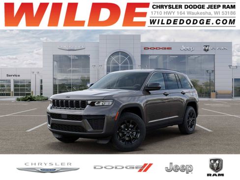 New 2026 Jeep Grand Cherokee Altitude AWD/4WD image 1