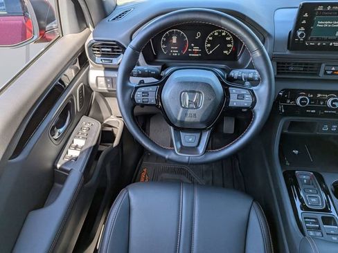 Used 2025 Honda Pilot TrailSport image 16