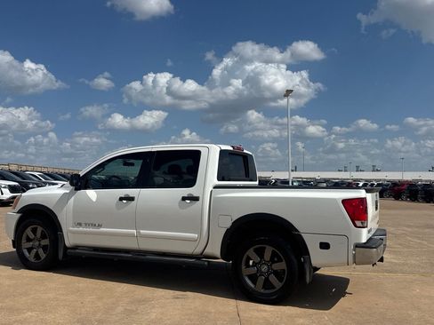 Used 2015 Nissan Titan SV w/ SV Value Truck Package RWD image 16