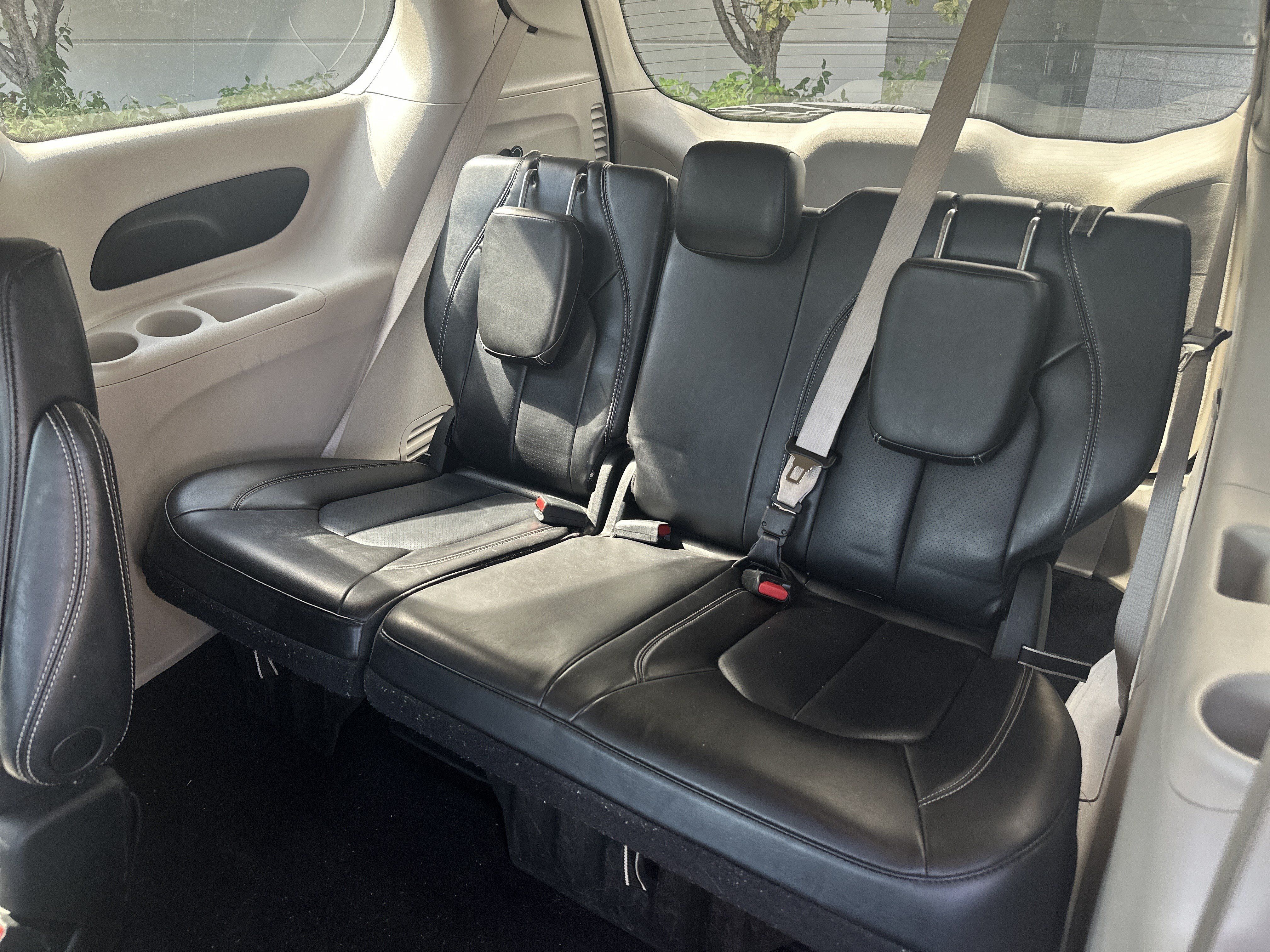 Used 2023 Chrysler Pacifica Touring-L FWD image 31