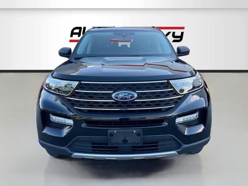 Used 2024 Ford Explorer XLT w/ Equipment Group 202A AWD/4WD image 2