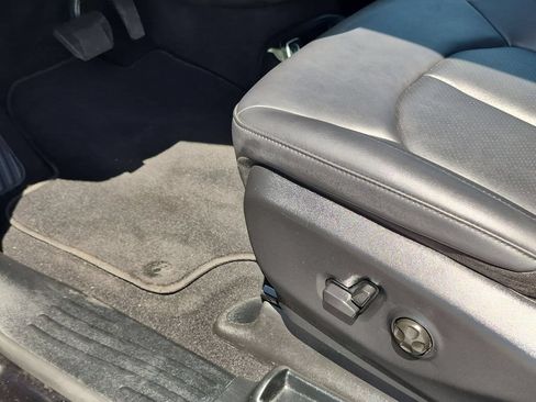 Used 2025 Chrysler Pacifica Select FWD image 14