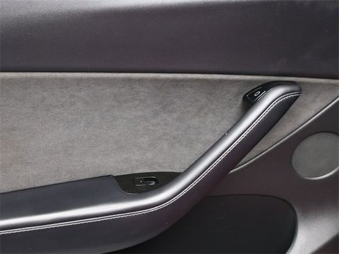 Used 2021 Tesla Model Y Long Range image 14