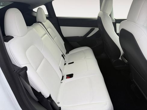 Used 2020 Tesla Model Y Long Range image 29