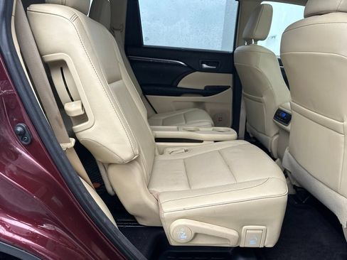 Used 2015 Toyota Highlander Limited w/ Driver Technology Package AWD/4WD image 31
