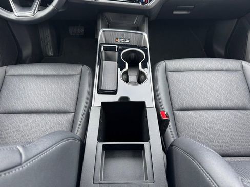 Used 2025 Chevrolet Equinox LT w/ Convenience Package II image 17