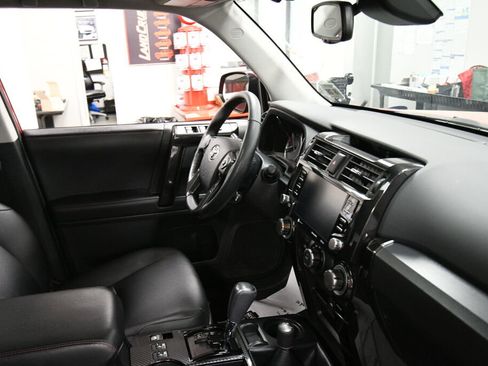 Used 2023 Toyota 4Runner TRD Off-Road Premium w/ Moonroof Package AWD/4WD image 31