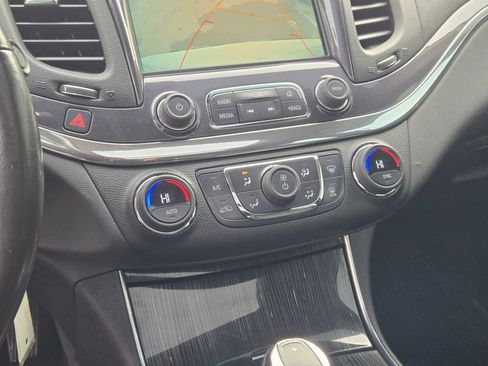 Used 2017 Chevrolet Impala LT w/ Convenience Package image 34