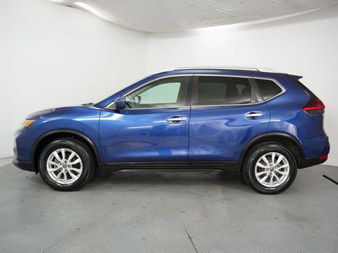 Used 2018 Nissan Rogue SV image 4