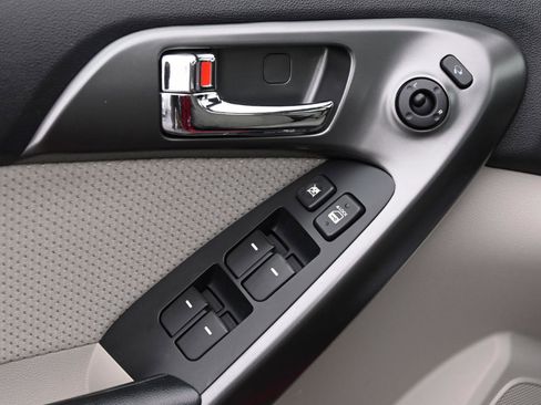 Used 2013 Kia Forte EX w/ Premium Pkg image 21