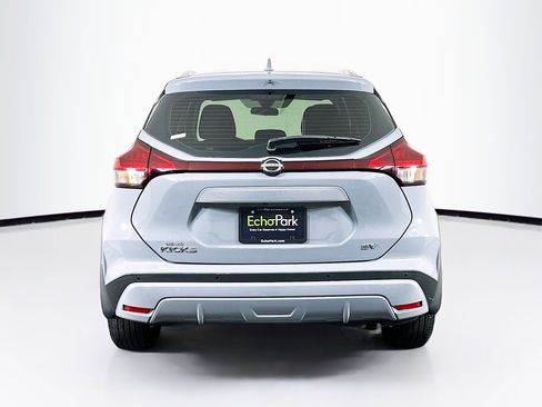 Used 2024 Nissan Kicks SV image 7