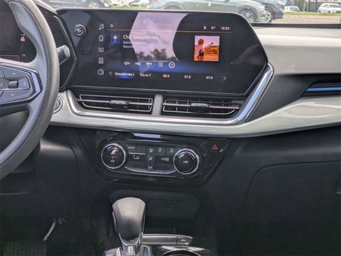 Used 2024 Chevrolet Trax LT image 18