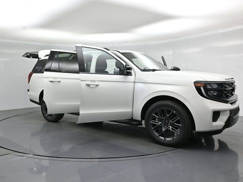 New 2026 Ford Expedition Max Platinum w/ Stealth Appearance Package AWD/4WD image 32