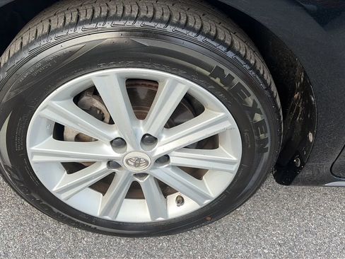 Used 2012 Toyota Camry XLE w/ Leather Pkg FWD image 17