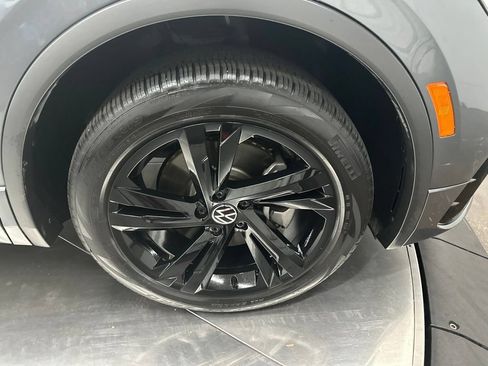 Used 2024 Volkswagen Tiguan SE R-Line w/ MDO Package, Three-Row FWD image 9