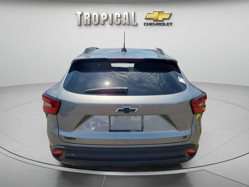 New 2026 Chevrolet Trax LT w/ Midnight Edition FWD image 4