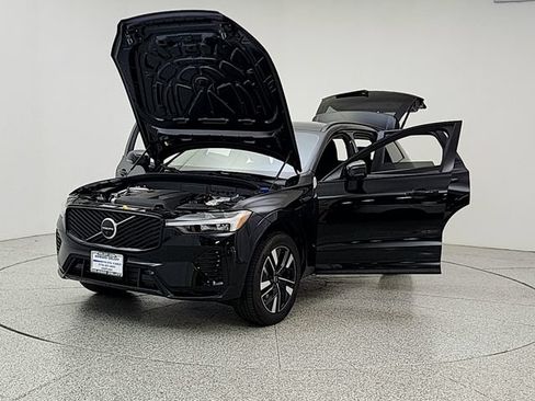 New 2026 Volvo XC60 T8 Plus w/ Climate Package AWD/4WD image 9