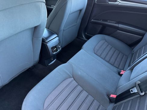 Used 2020 Ford Fusion SE image 27