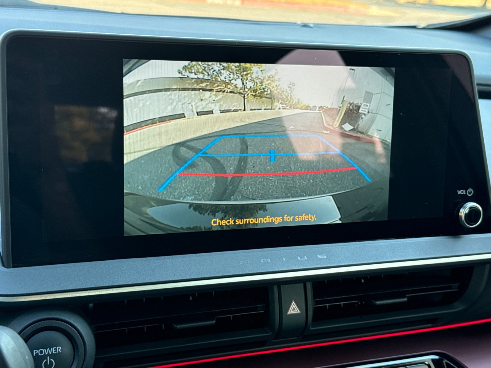 Used 2025 Toyota Prius Plug-In Hybrid FWD image 20