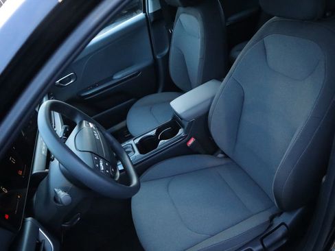 New 2025 Kia K4 LXS image 22