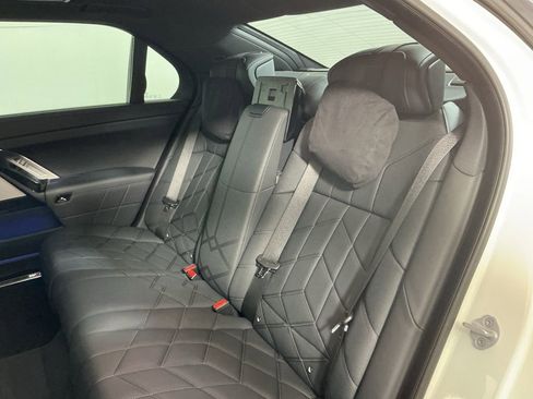 Certified 2024 BMW i7 xDrive60 w/ Executive Package image 28