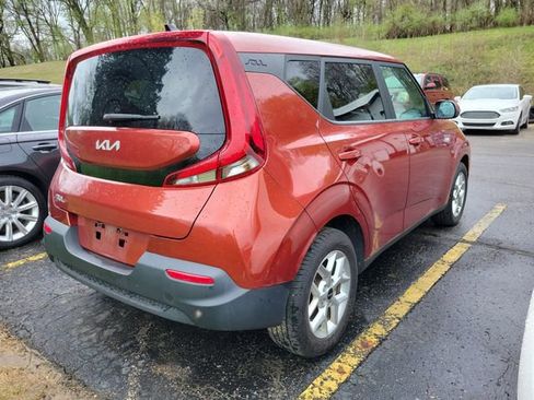 Certified 2022 Kia Soul LX w/ Technology Package FWD image 3