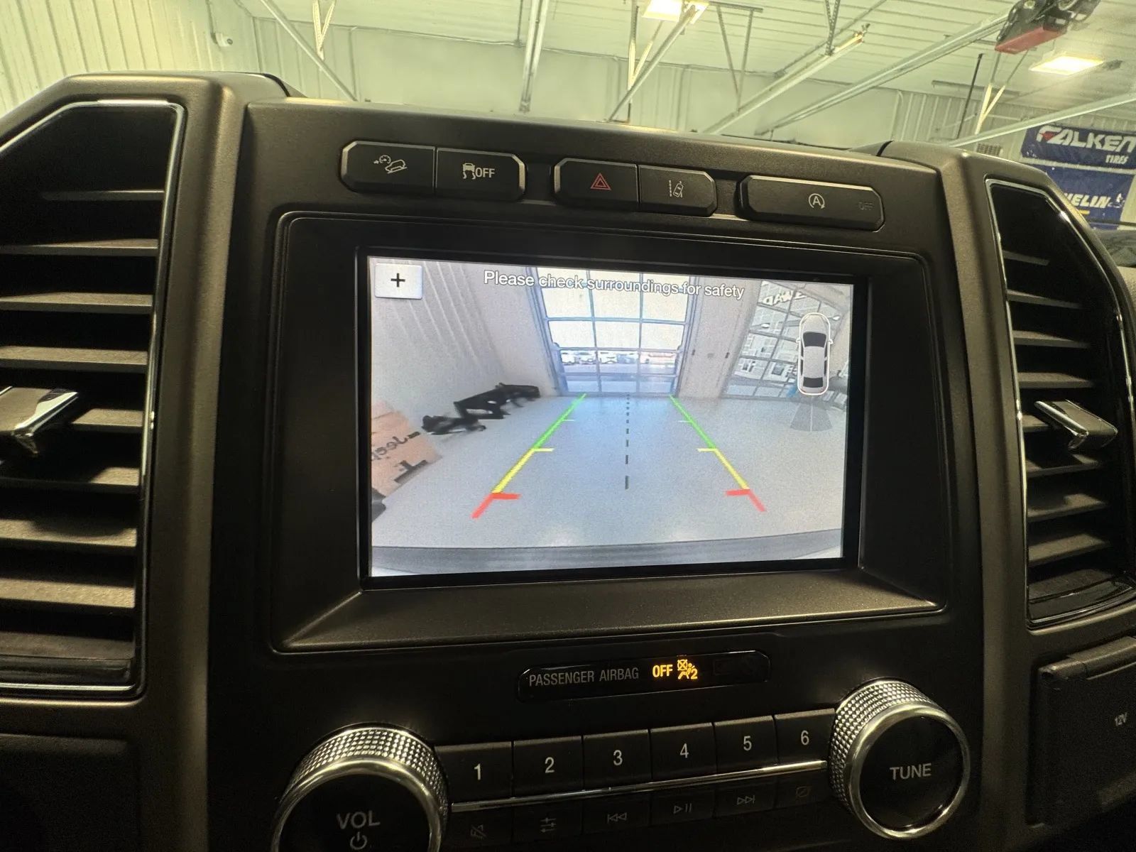Used 2019 Ford Expedition XLT w/ Equipment Group 202A AWD/4WD image 31
