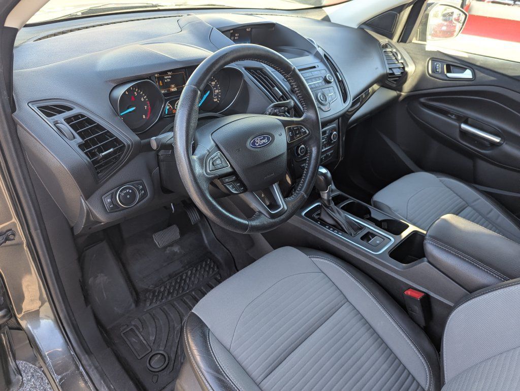 Used 2018 Ford Escape SE w/ SE Sport Appearance Package AWD/4WD image 23