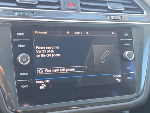 Used 2020 Volkswagen Tiguan SE w/ Panoramic Sunroof Package image 11