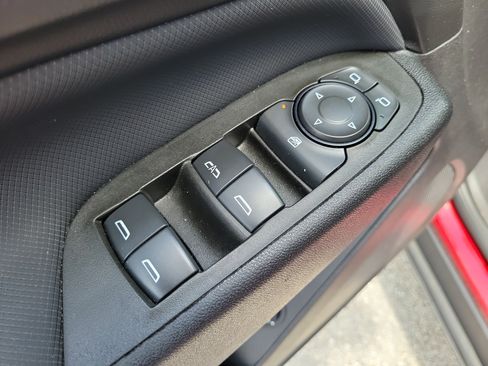 Used 2024 Chevrolet Equinox RS FWD image 9