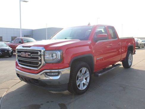 Used 2018 GMC Sierra 1500 SLE w/ SLE Value Package image 3