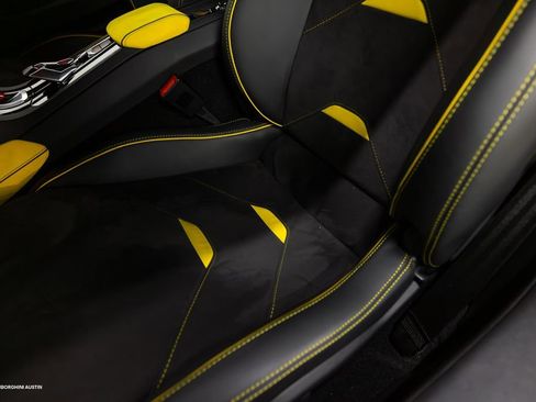 Used 2022 Lamborghini Huracan EVO image 28