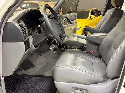Used 2000 Toyota Land Cruiser image 16