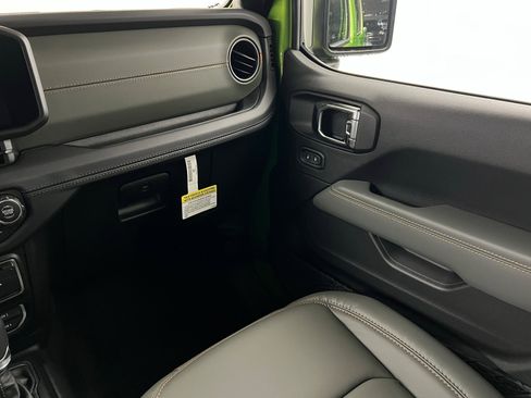 New 2025 Jeep Gladiator Mojave w/ Convenience Group image 10