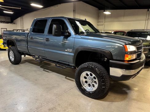 Used 2006 Chevrolet Silverado 3500 LT w/ Heavy-Duty Power Package image 55