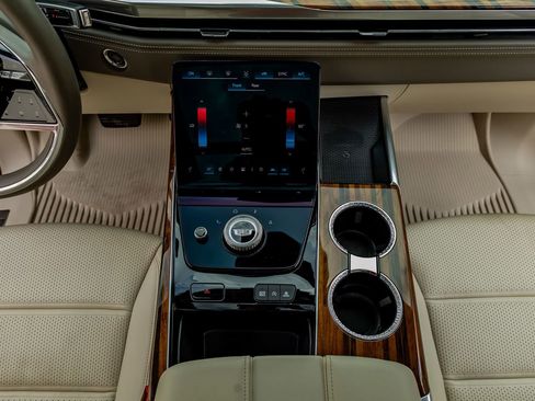 Used 2025 Cadillac Escalade Sport Platinum w/ LPO, Floor Liner Package image 28