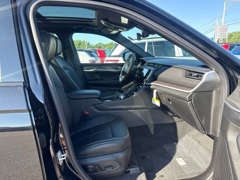 New 2026 Jeep Grand Cherokee Limited w/ Limited Altitude Package AWD/4WD image 29