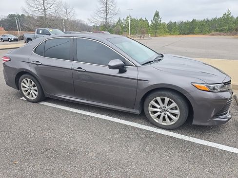 Used 2019 Toyota Camry LE w/ Phone Cable & Charge Package image 1