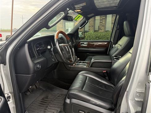 Used 2017 Lincoln Navigator L Select AWD/4WD image 5