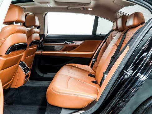 Used 2019 BMW 750i xDrive w/ Executive Package image 43