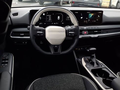 Used 2025 Kia K4 GT-Line w/ GT-Line Sunroof Package image 4