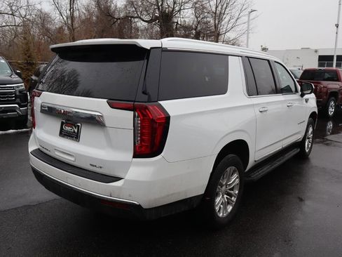 Used 2024 GMC Yukon XL SLT image 3