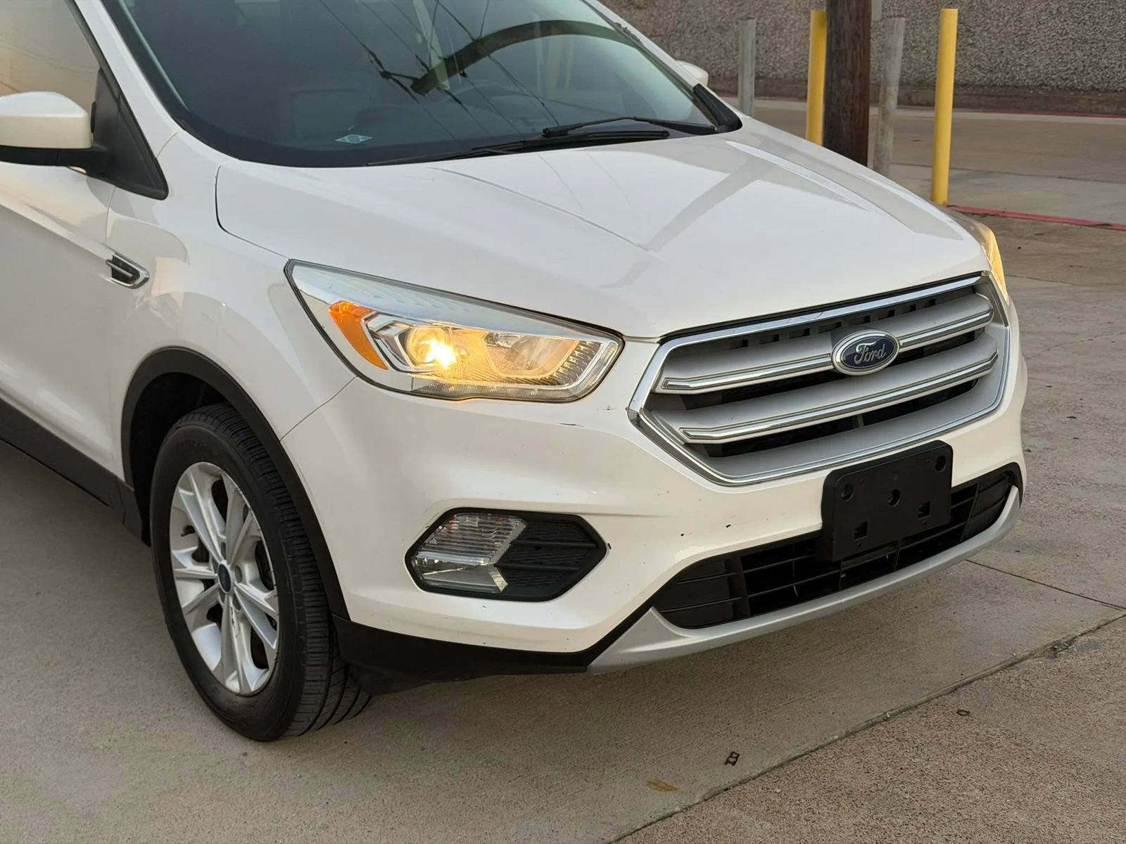 Used 2018 Ford Escape SEL AWD/4WD image 3