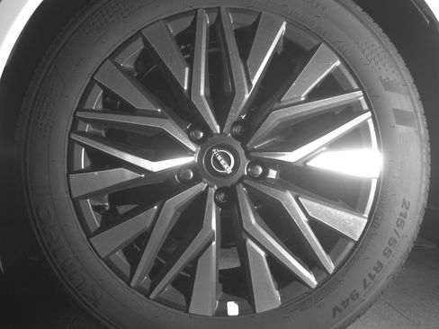 Used 2025 Nissan Altima 2.5 SV FWD image 14