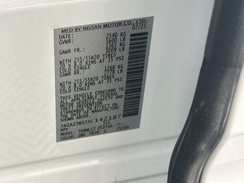 Used 2025 Nissan Murano SV AWD/4WD image 12
