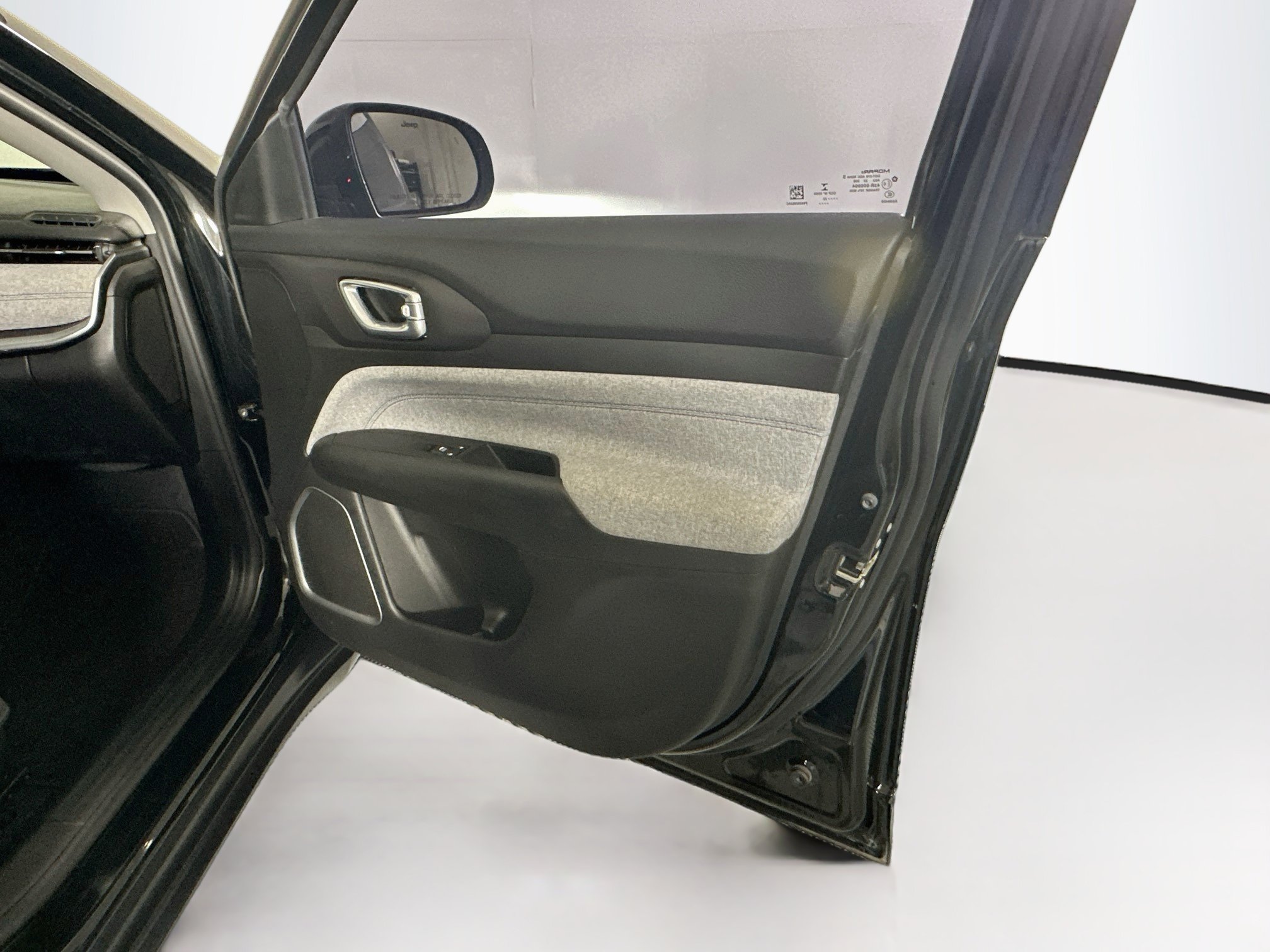 Used 2022 Jeep Compass Latitude FWD image 30