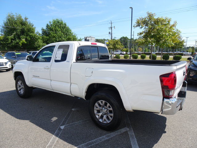 Used 2018 Toyota Tacoma SR5 AWD/4WD image 6