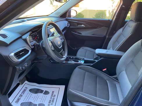 Used 2021 Chevrolet TrailBlazer LS image 31