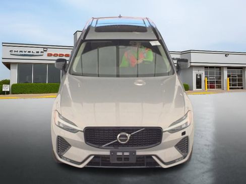 Used 2023 Volvo XC60 B5 Plus w/ Protection Package Premier AWD/4WD image 3