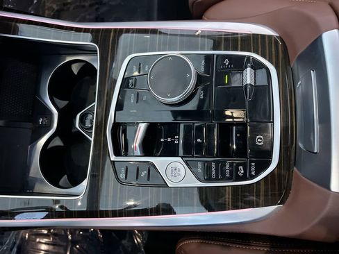 Used 2024 BMW X7 xDrive40i image 23